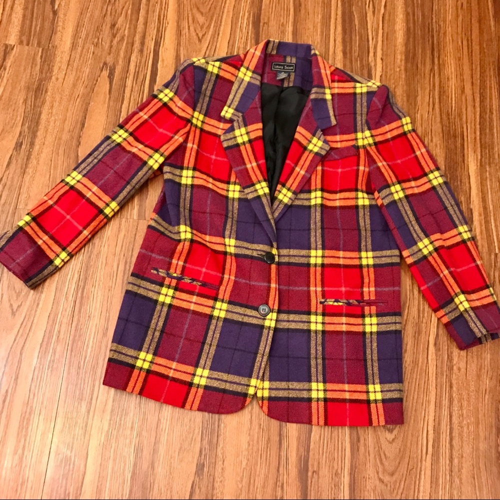 Women’s super cute plaid blazer